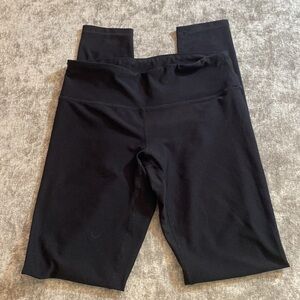 Reebok size Medium black leggings. {1179}